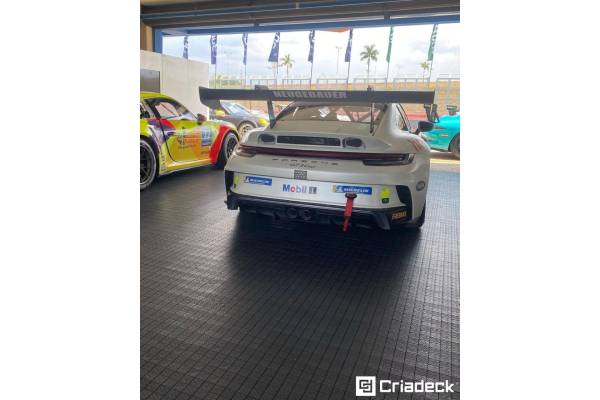 Porsche Cup 2022: Criadeck Garante Segurança Com Pisos Pixel em Goiânia.